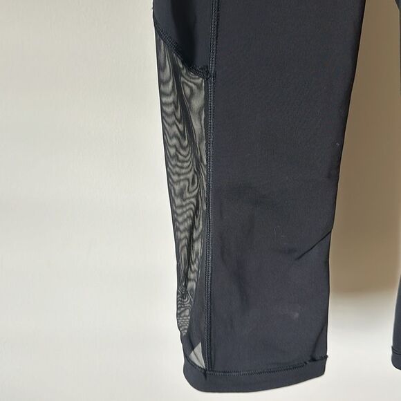Like new sz 4 Lululemon Fast and Free black cropped leggings mesh side - Picture 4 of 11